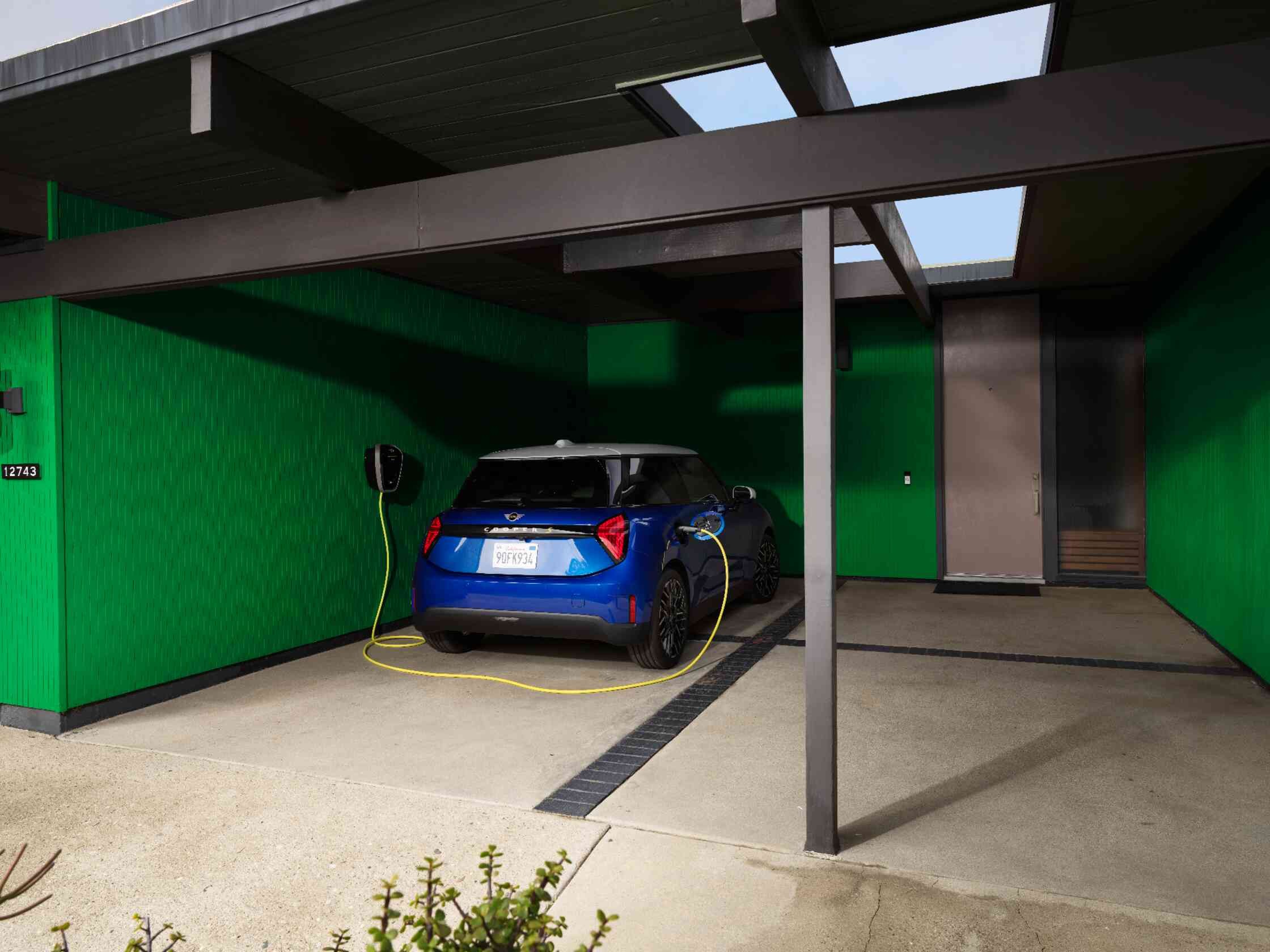 MINI totalmente elétrico - carregamento - carregamento doméstico.